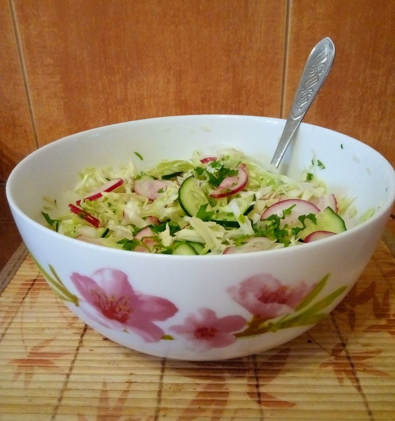 Салат капуста огурец редиска
