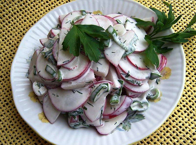 Овощной салат с редиской