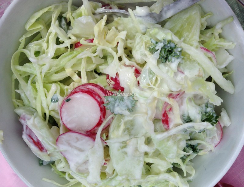 Салат с крабовыми палочками и капустой