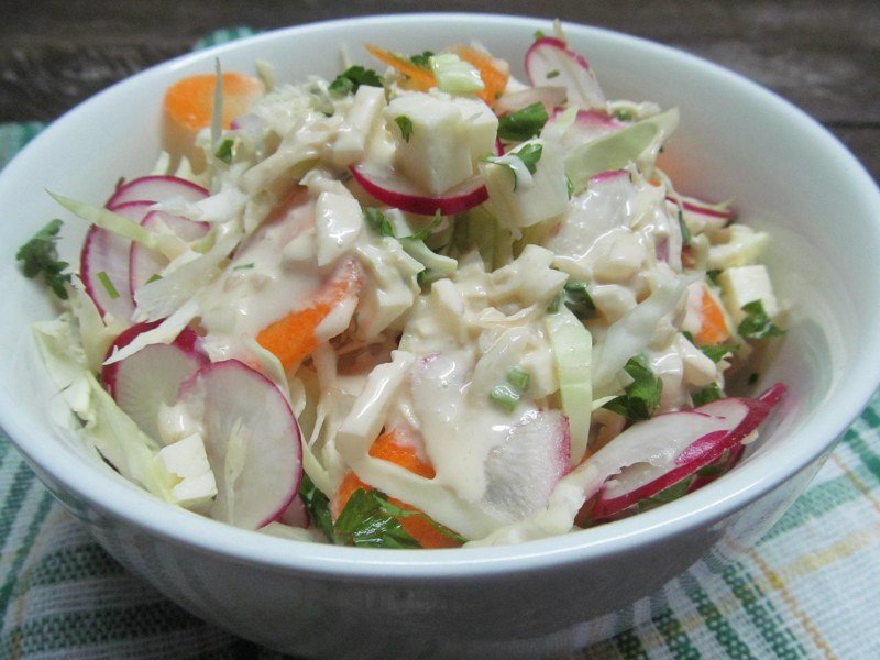 Салат из капусты и редиски