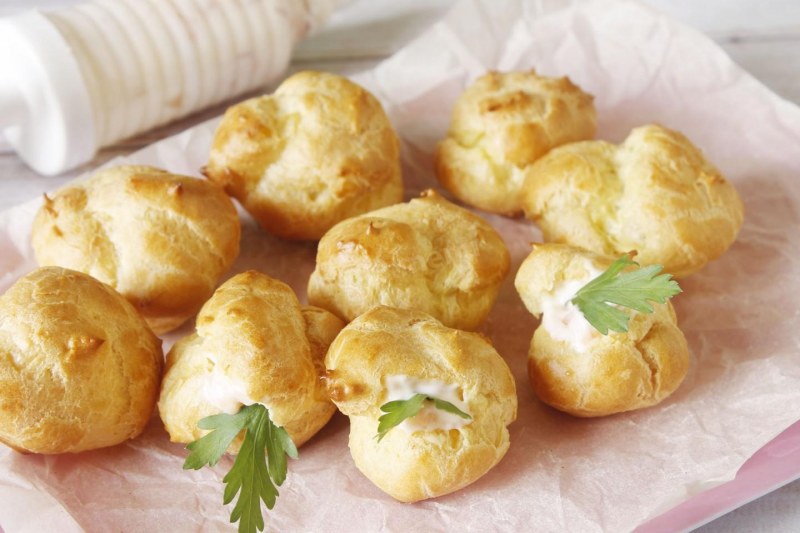Профитроли с сырной начинкой