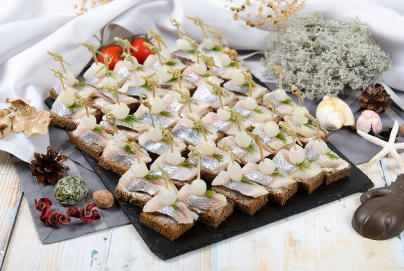 Канапе с селедкой