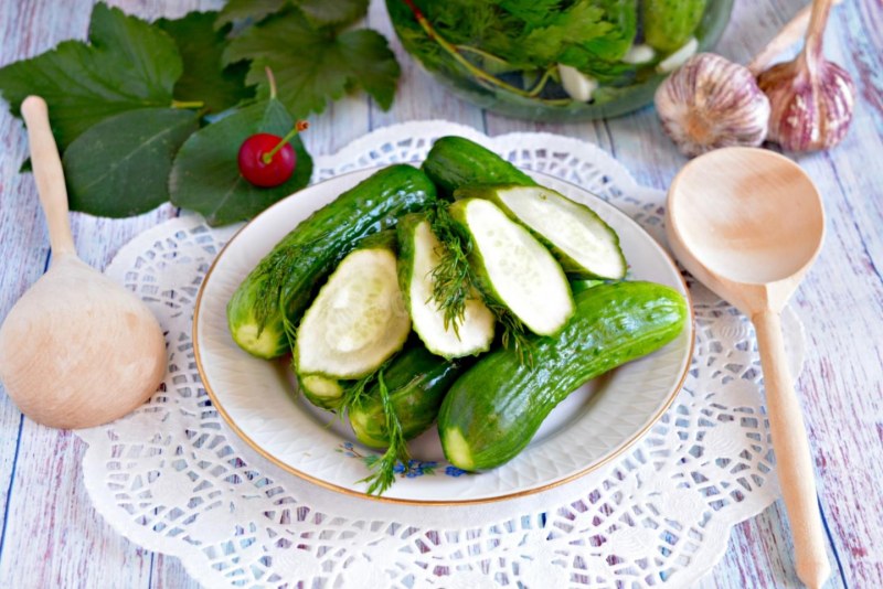 Соленья с малосольными огурцами