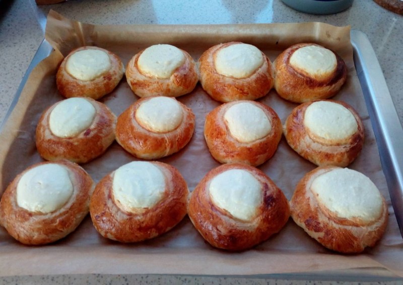 Ватрушки с зеленью и сыром