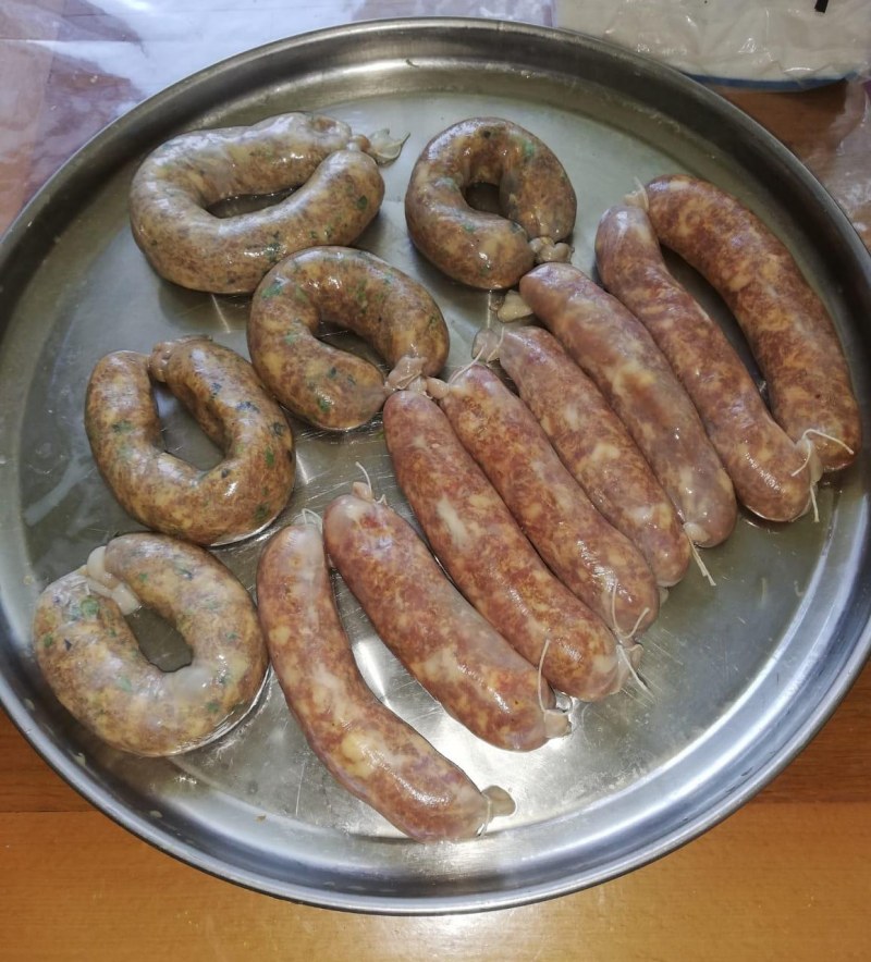 Картофельное пюре с жареной колбасой