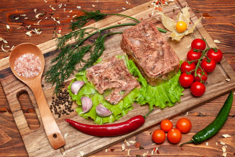 Мясные деликатесы
