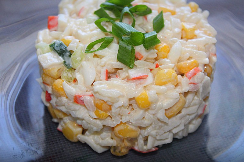 Крабовый салат с рисом