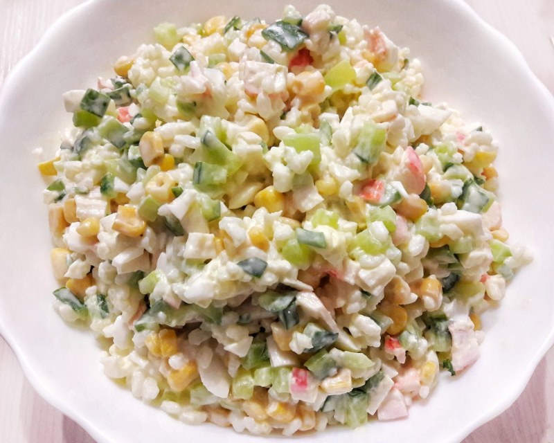 Крабовый салат с рисом