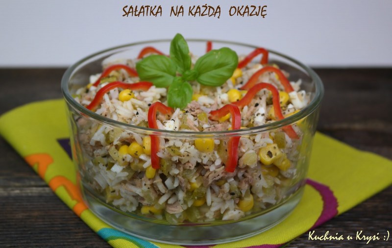 Салат с крабовыми палочками и кукурузой и рисом