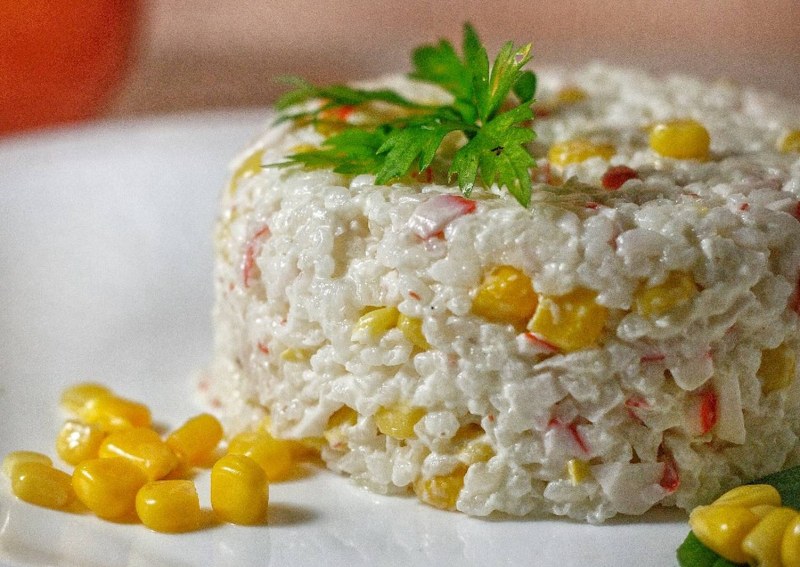 Крабовый салат с рисом
