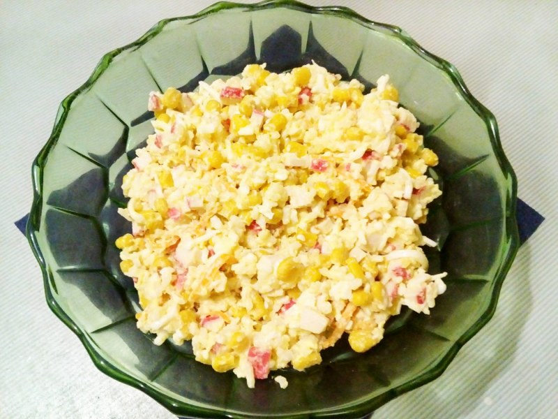 Крабовый салат с рисом