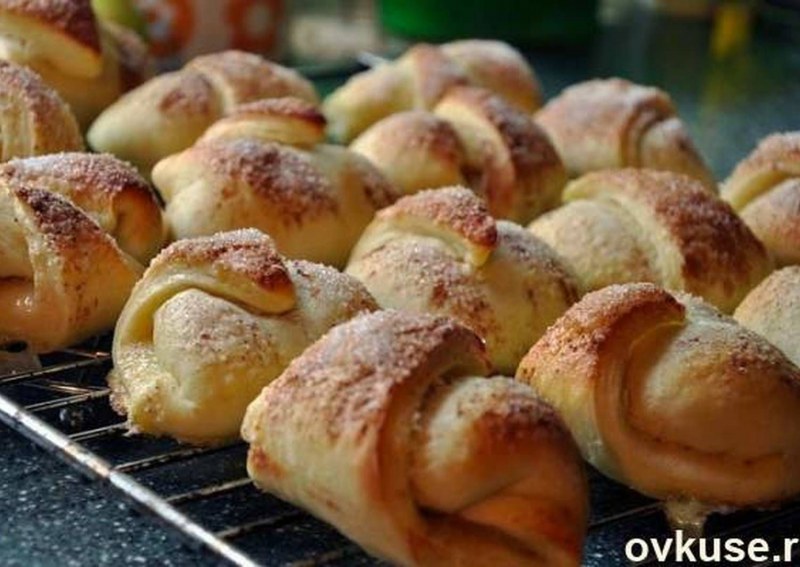 Рогалики с брусникой
