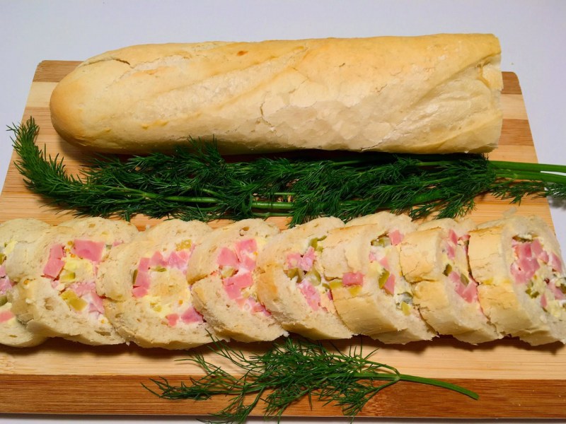 Батон с начинкой