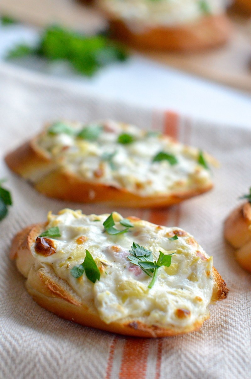 Багет с сыром и зеленью