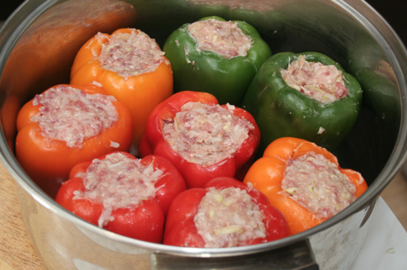 Перец фарширов мясом и рис