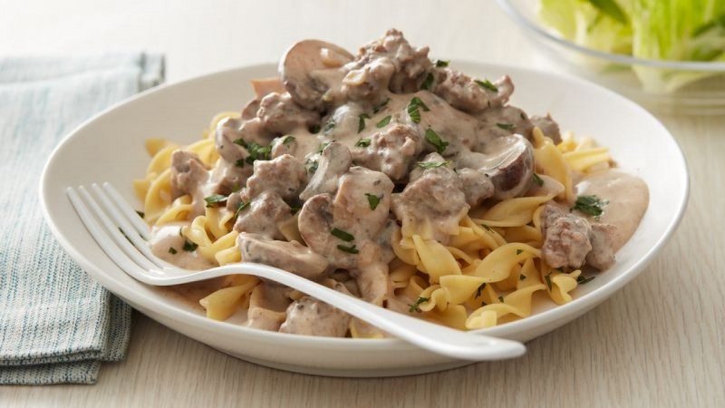 Свинина с макаронами с соусом
