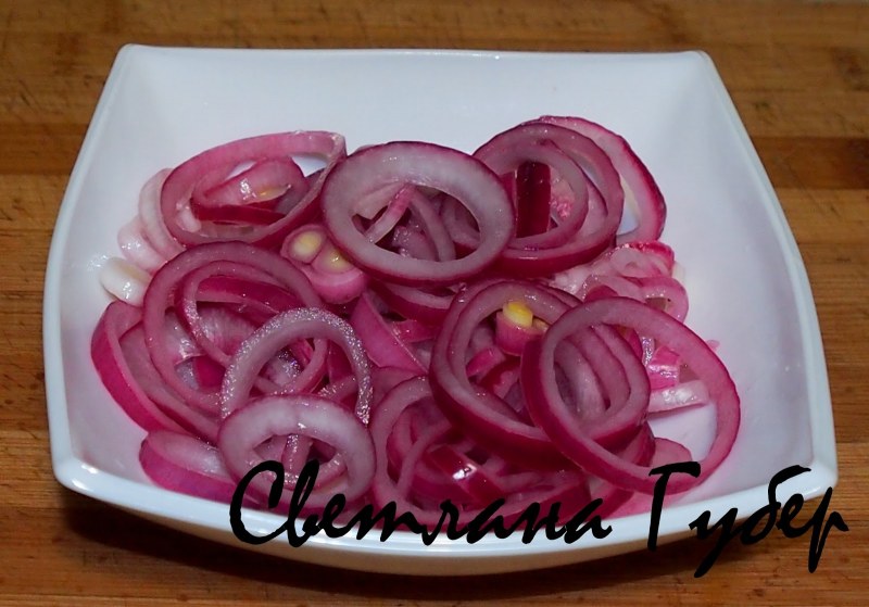 Маринованный красный лук