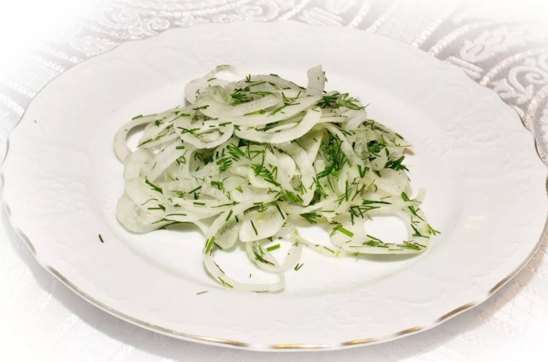 Маринованный лук в уксусе