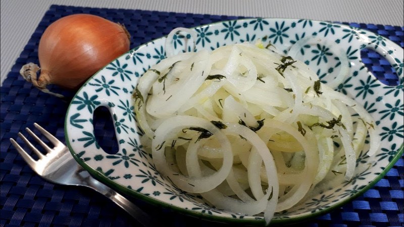 Маринованный лук в уксусе