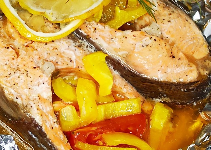 Форель с овощами в духовке