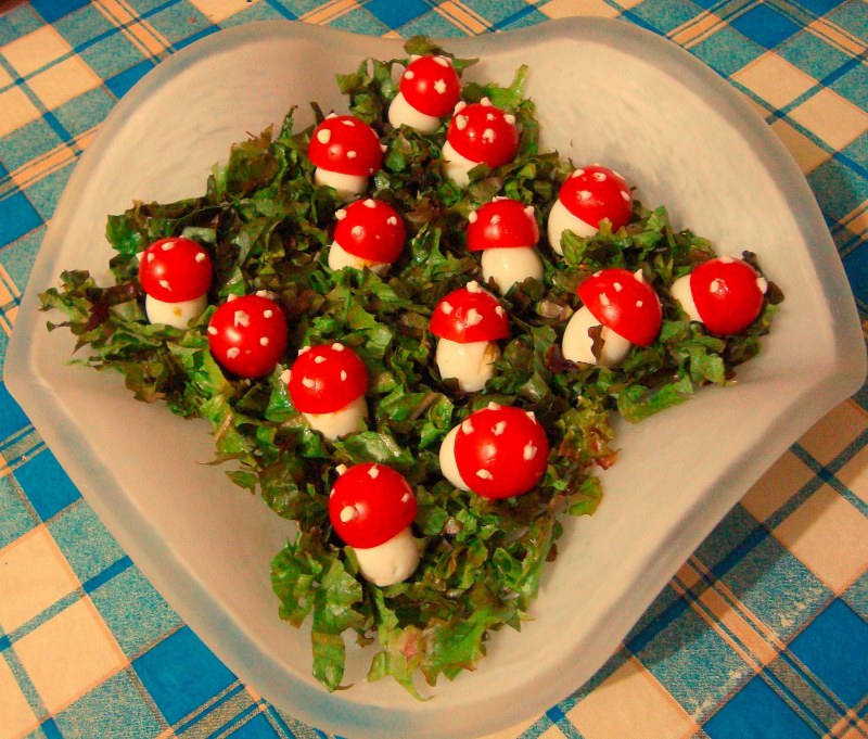 Канапе с сыром и помидорами черри