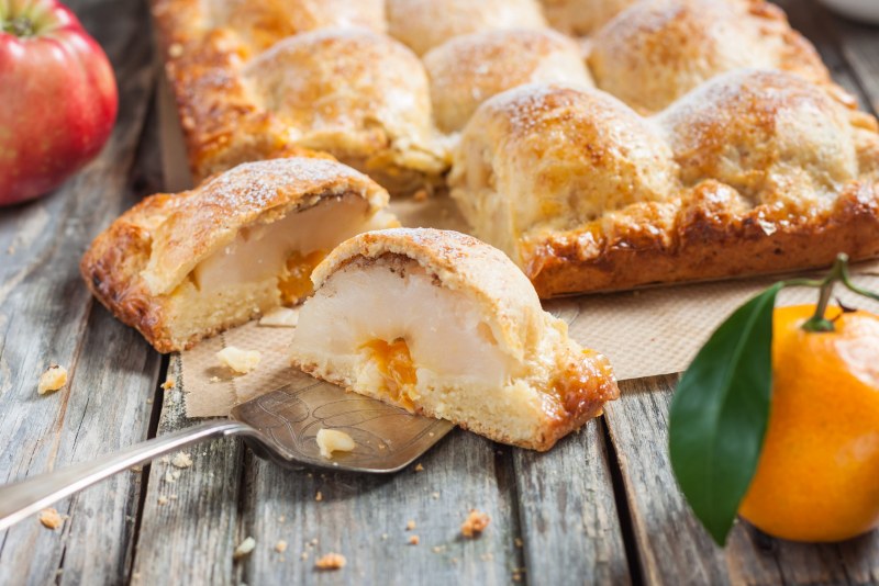 Плетенка яблочно творожной начинкой купить