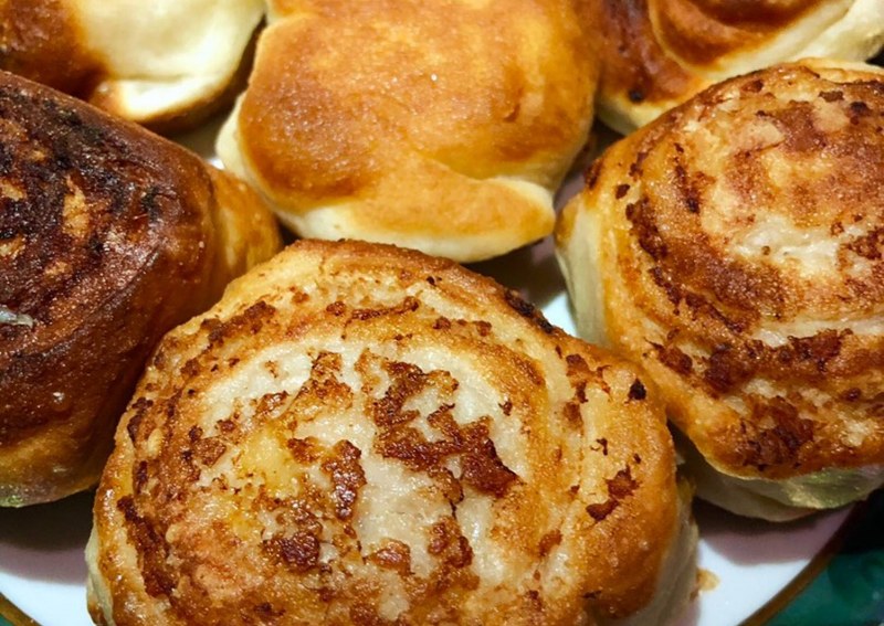 Шаньга со сметаной