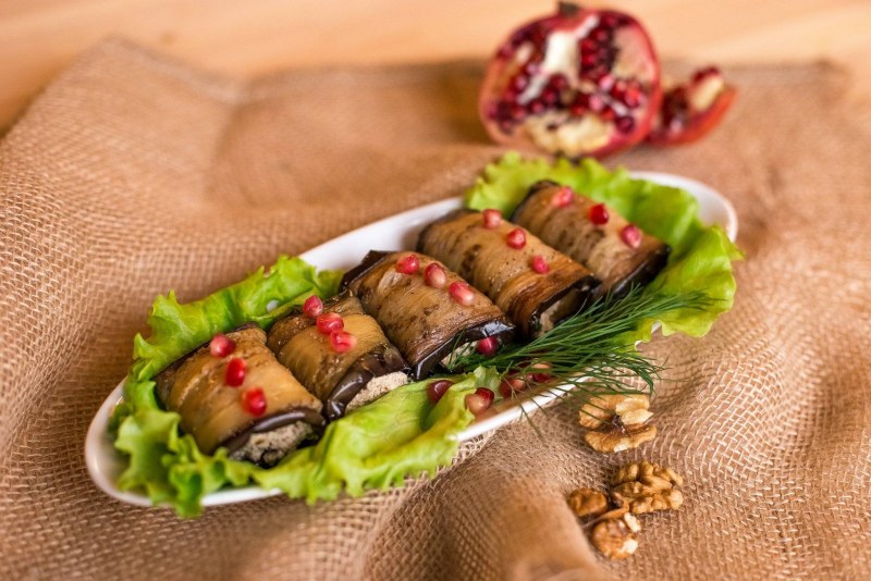 Баклажаны фаршированные орехами