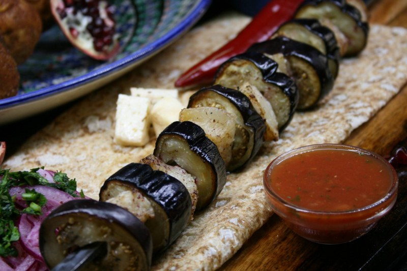 Шашлык из баклажана с курдюком