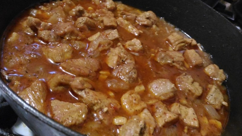 Мясо с подливкой