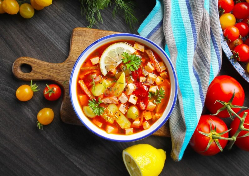 Солянка сборная с колбасой и картошкой