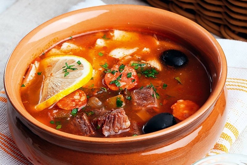 Суп солянка мясная сборная с картошкой