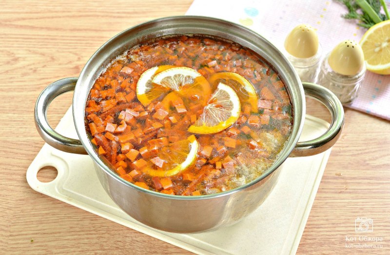 Солянка с колбасой