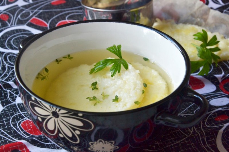 Прозрачный бульон консоме