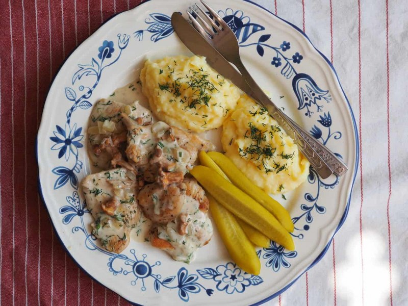 Жульен из кабачков с сыром и чесноком