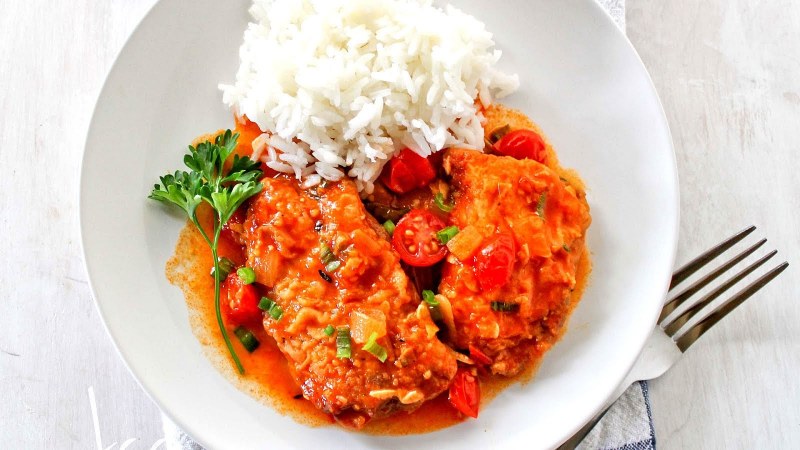 Шампиньоны в духовке с сыром и курицей