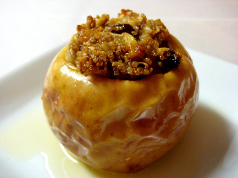 Печеные фаршированные яблоки