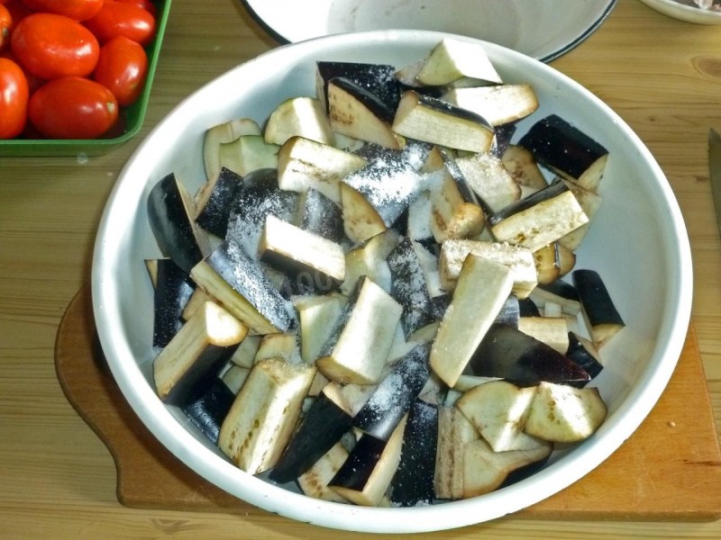Баклажаны кубиками