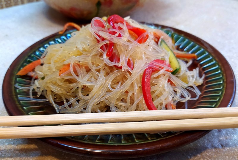 Закуска корейская из фунчезы с овощами