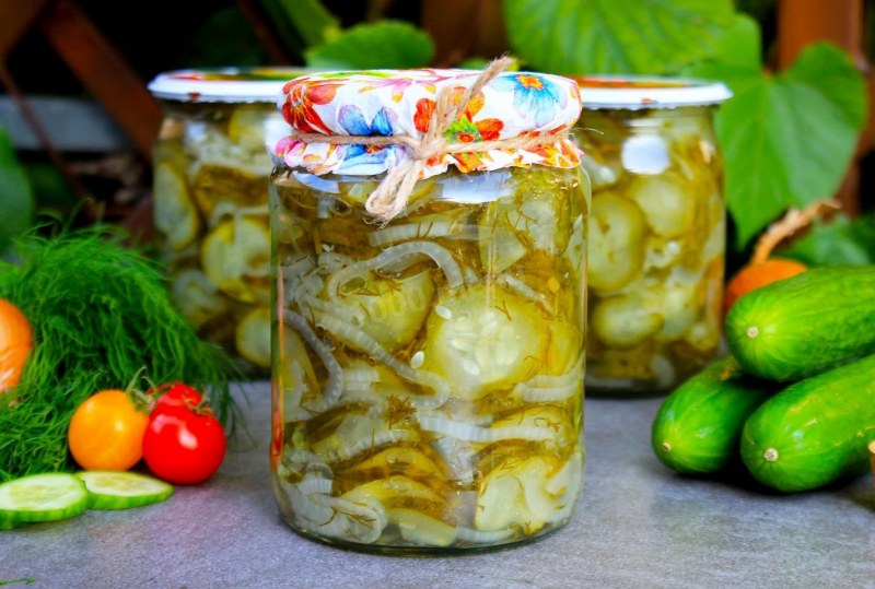 Огурцы с луком на зиму