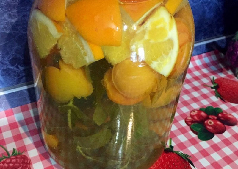 Компот с боярышником и яблоками