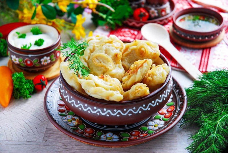 Вареники с картошкой в горшочках в духовке