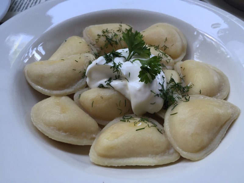 Вареники с картошкой и шкварками