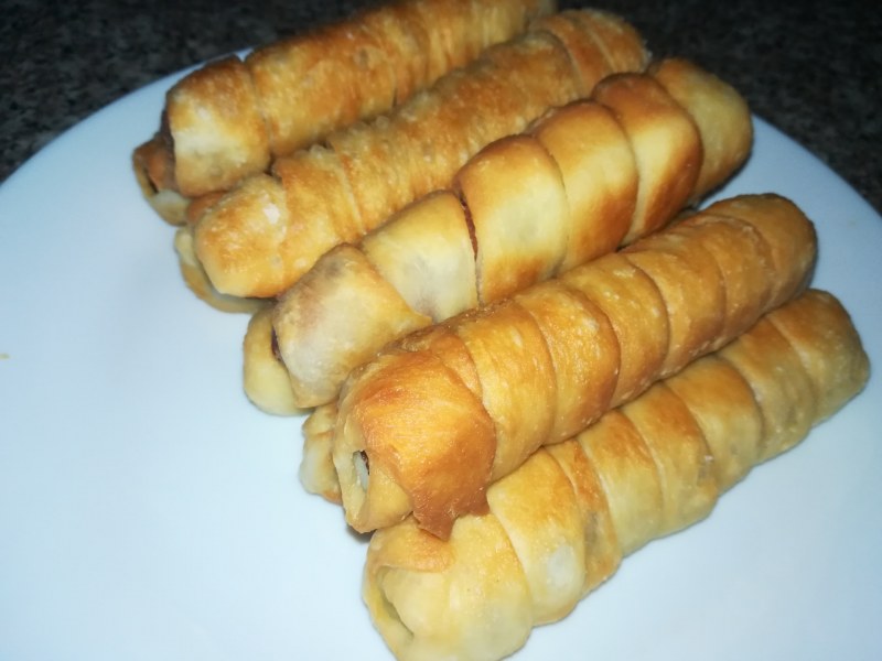 Булочка с сосиской