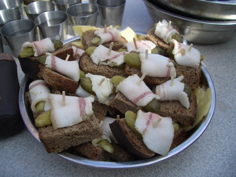 Тартинки с селедкой мировой закусон