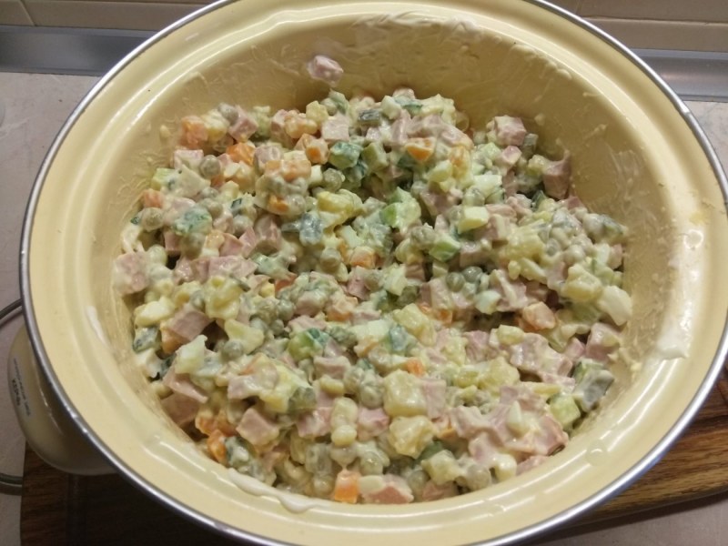 Салат крабовый с кукурузой