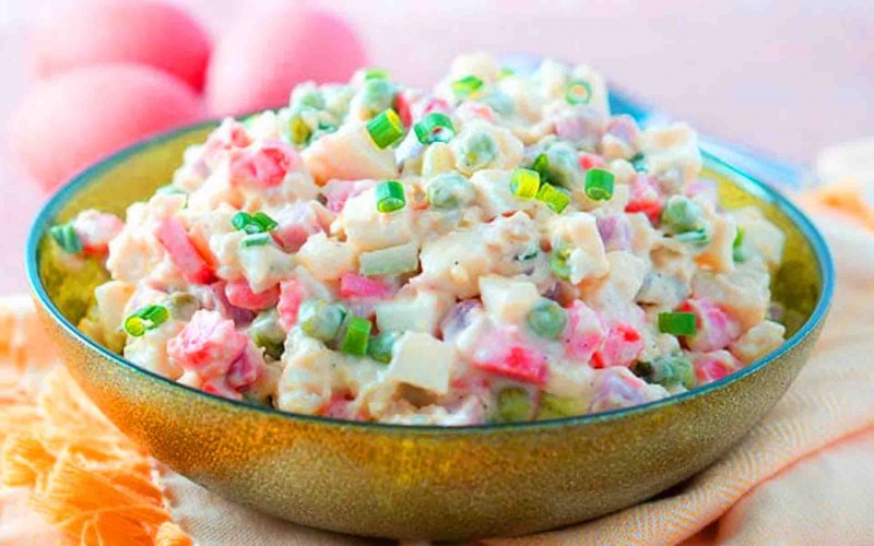 Салат столичный с креветками