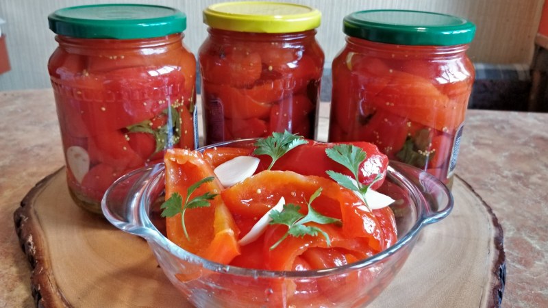 Перец в масле с чесноком