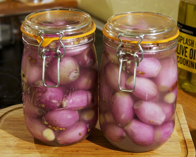Маринованный красный лук