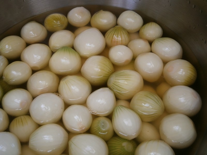 Маринованный лук в уксусе